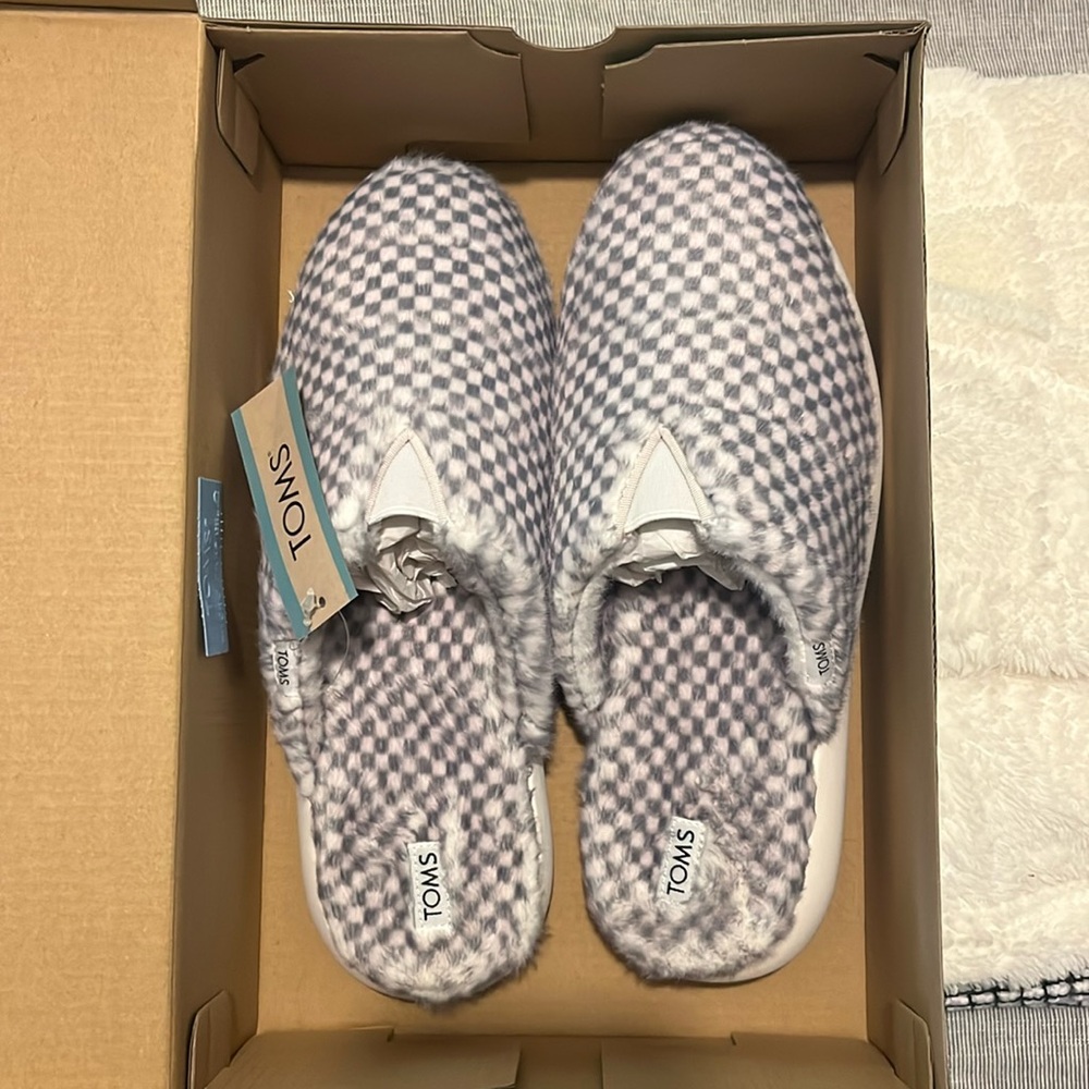 Tom’s Slippers